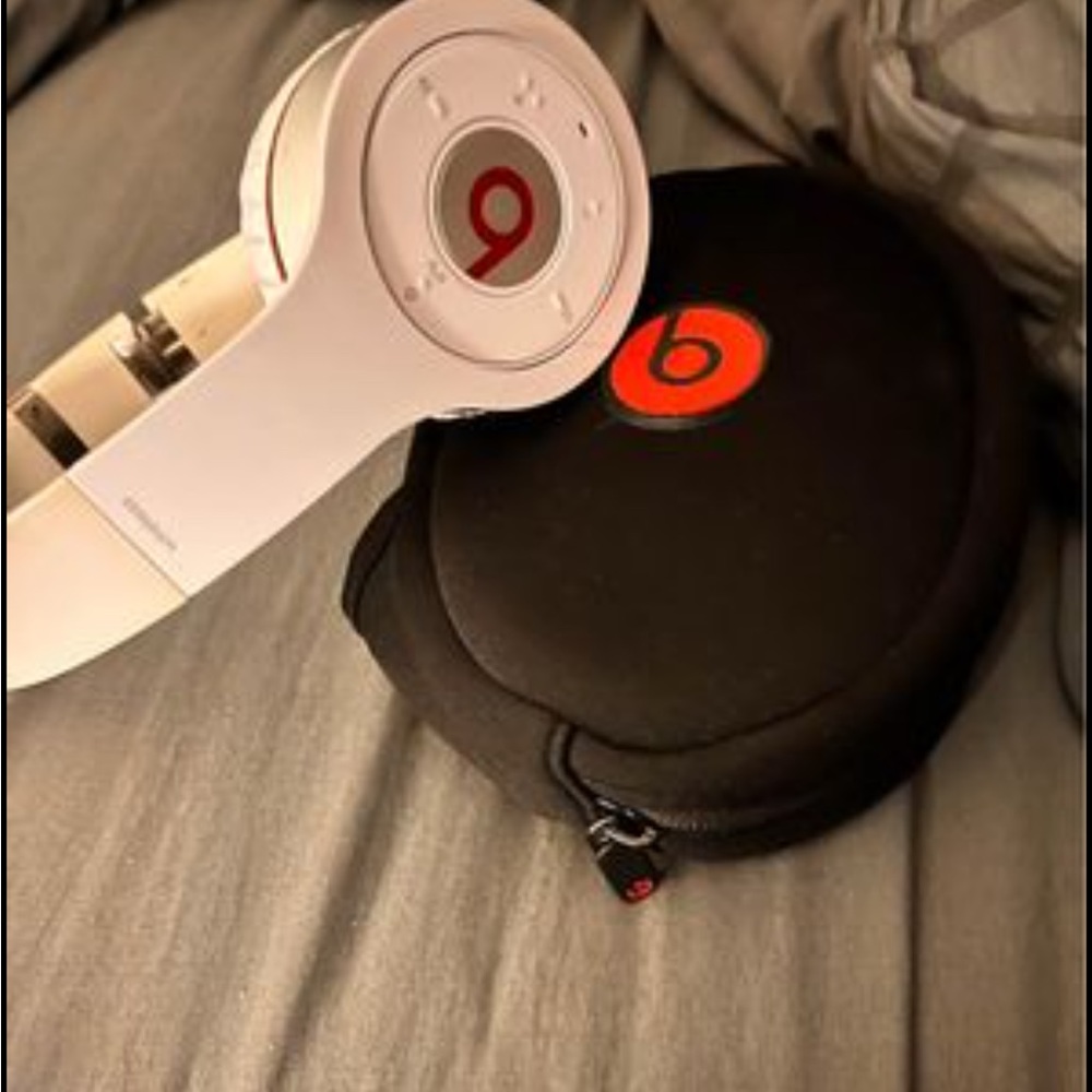 Wireless beats headphones